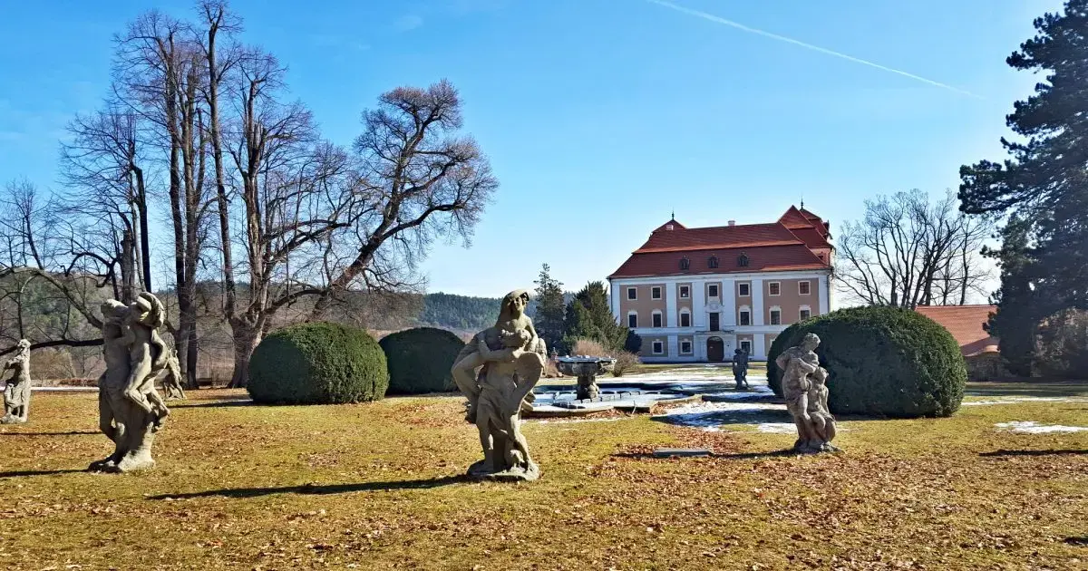 Zámek Valeč